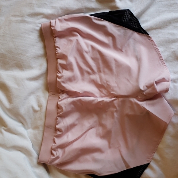 Under Armour Fly By 2.0 Running Shorts Retro Pink Black - Size XL - Picture 3 of 10